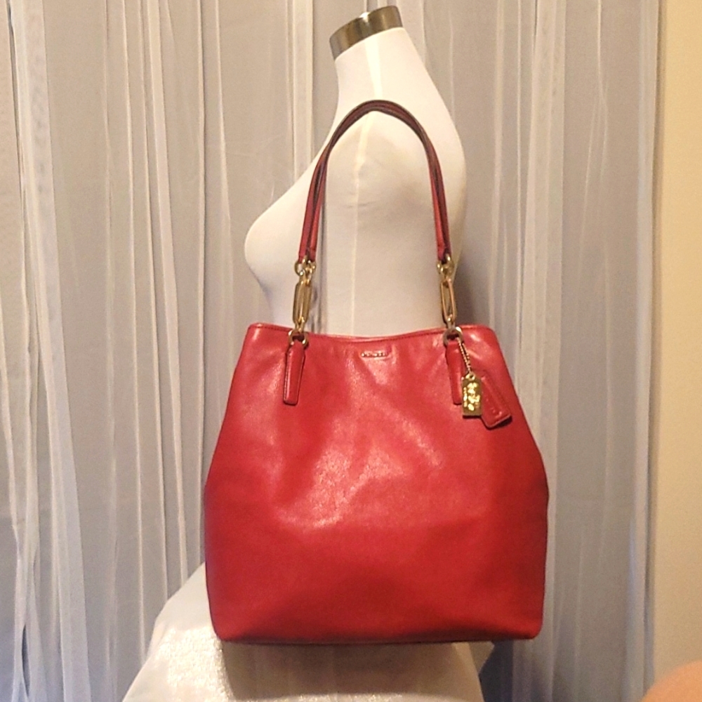 Gorgous Madison Coach North/South Red Pebbled Leather Tote